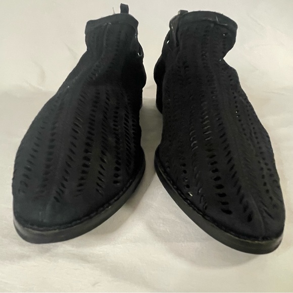 Vince Camuto Campina Black Suede Mesh Pointed Toe Ankle Boots Women’s Size 9.5 - Picture 5 of 9